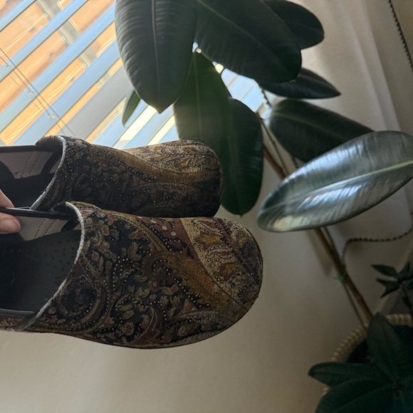 Dansko|Paisley velvet (tapestry style) clogs with embellishment••••Size 10.5-11 - Picture 6 of 16